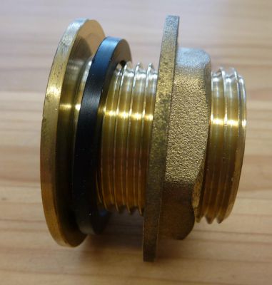 Behälterverschraubung 1" Zoll AG, 3/4" Zoll IG aus Messing (sA) komplett mit Dichtung und Mutter, schwere Ausführung sA, Regentonnen - Durchführung 