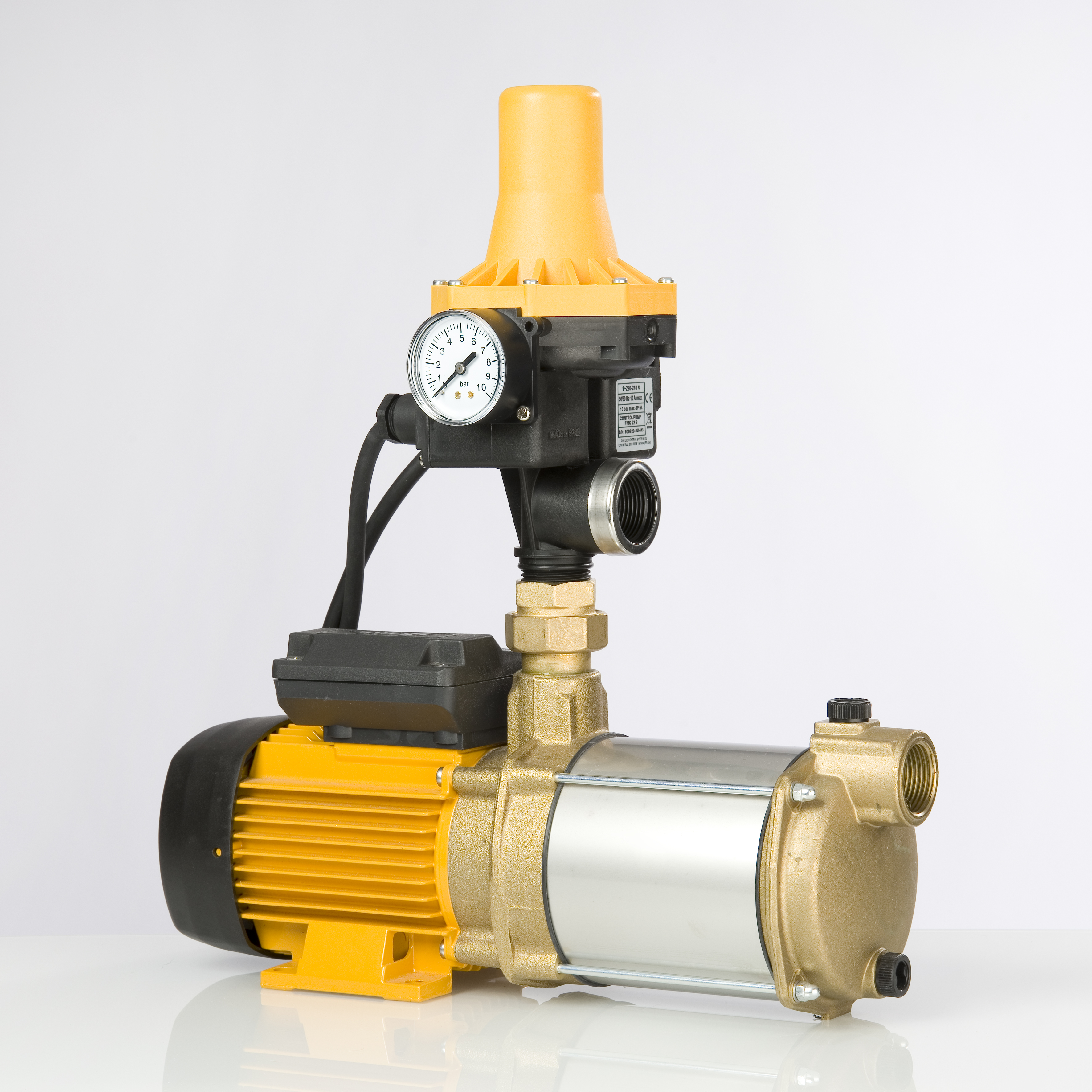Hauswasserwerk ASPRI 15 mit Druckregler KIT 02, Druckabgang rechts, sehr leise mehrstufige Kreiselpumpe aus Messing (MB), stromsparend mit für ein Einfamilienhaus. Original Espa bewährte Qualität - 2 Jahre Garantie