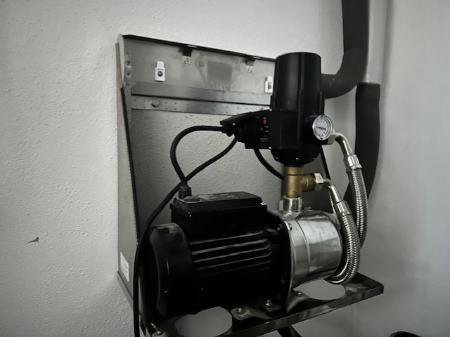 Beispiel: alte Pumpe mit schwarzem Motor für OPTIMA