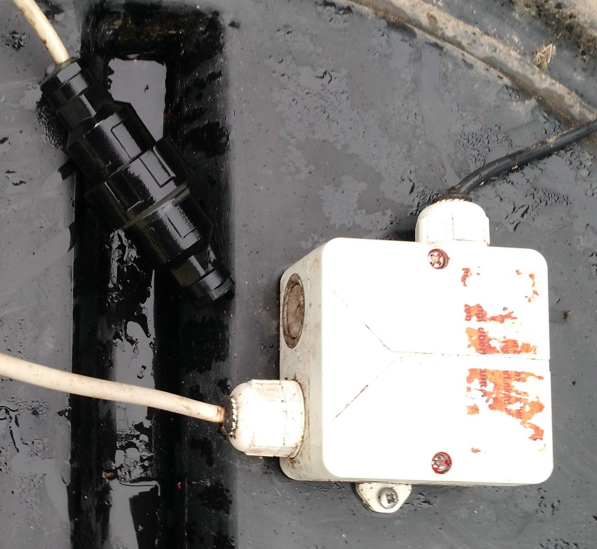 Alter Geber mit Anschlussbox für Steuerplatine im Nachspeisemodul TEO, Tacomat, Regenmanager RMO
