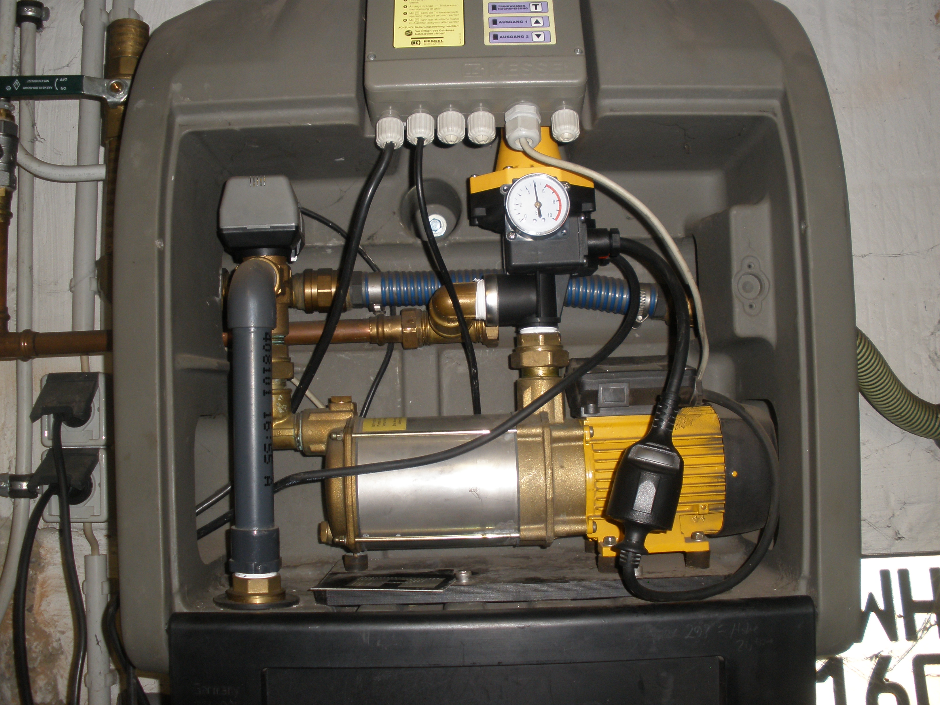 Regenwasserpumpenanlage AQABULL mir Aqatronic S von Kessel