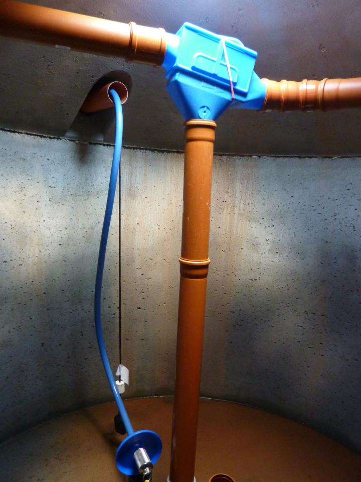 Einbaubeispiel Zisternenfilter zum Regenspeichereinbau für 150 m² Dachfläche, 11,7 cm Höhenversatz