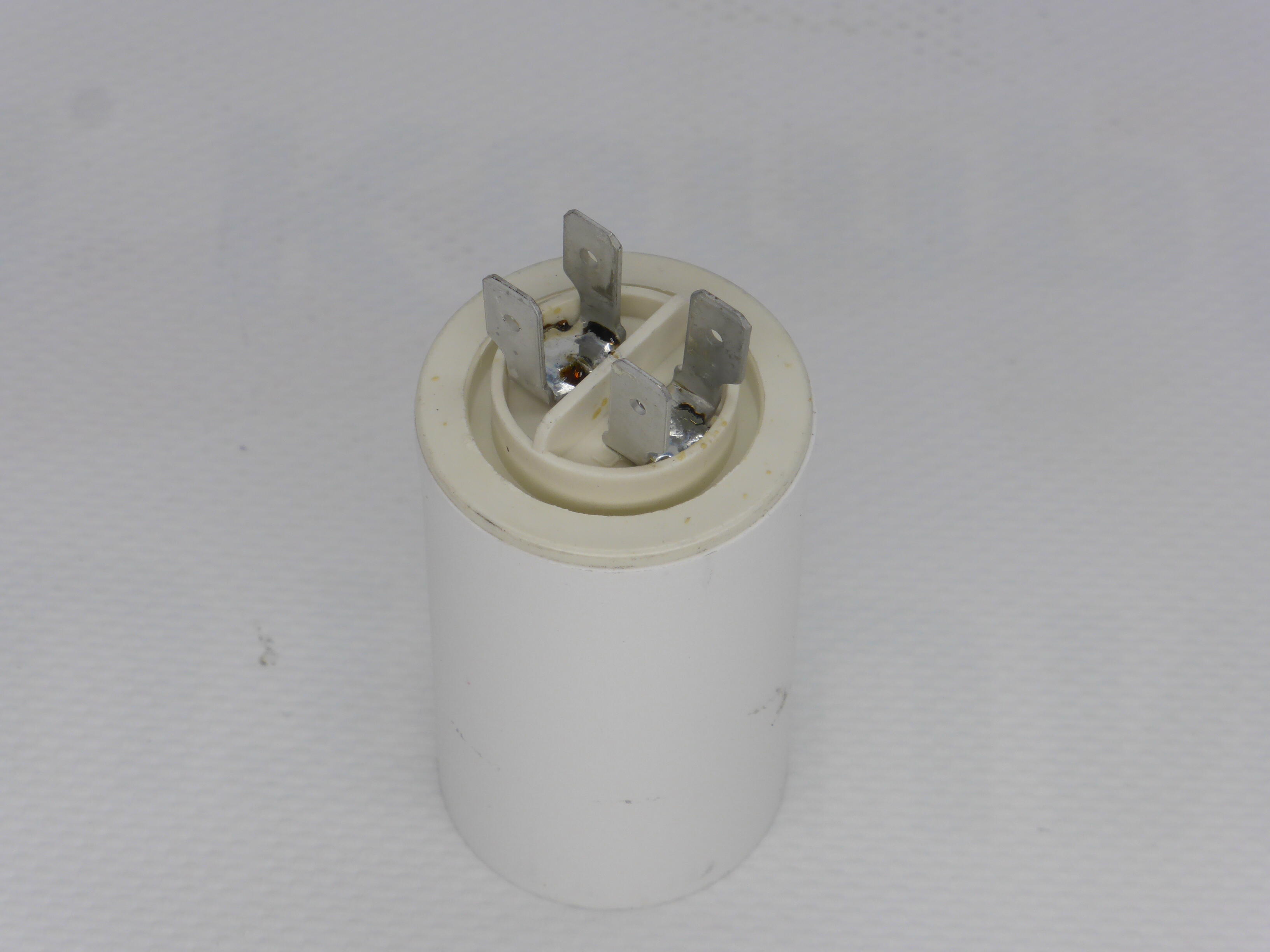 Kondensator für Druckpumpe Leader Ecoplus 230 und Tano L Kondensator für Druckpumpe Leader Ecoplus und Tano L Kondensator für Druckpumpe Ecoplus Leader 230 mit 800 Watt und Tano L Mall-Umwelttechnik, Spinflow Ersatzteilnummer 40016