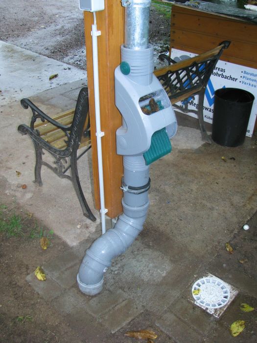 IMG_1714-700 Laubabscheider Rainus zum Einbau in Regenfallrohre