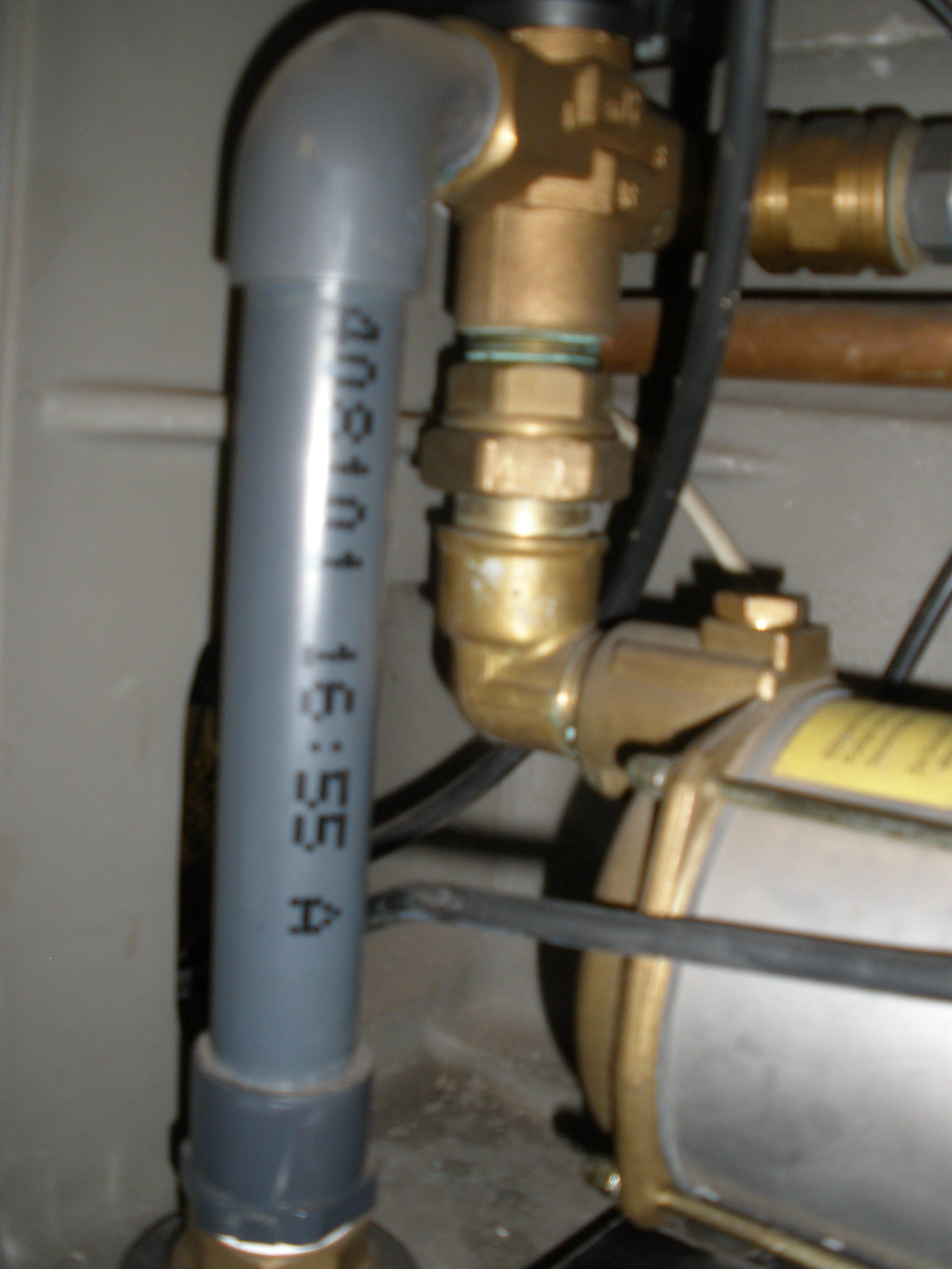 Anschlussdetail Regenwasserpumpenanlage AQABULL mit Aqatronic von Kessel