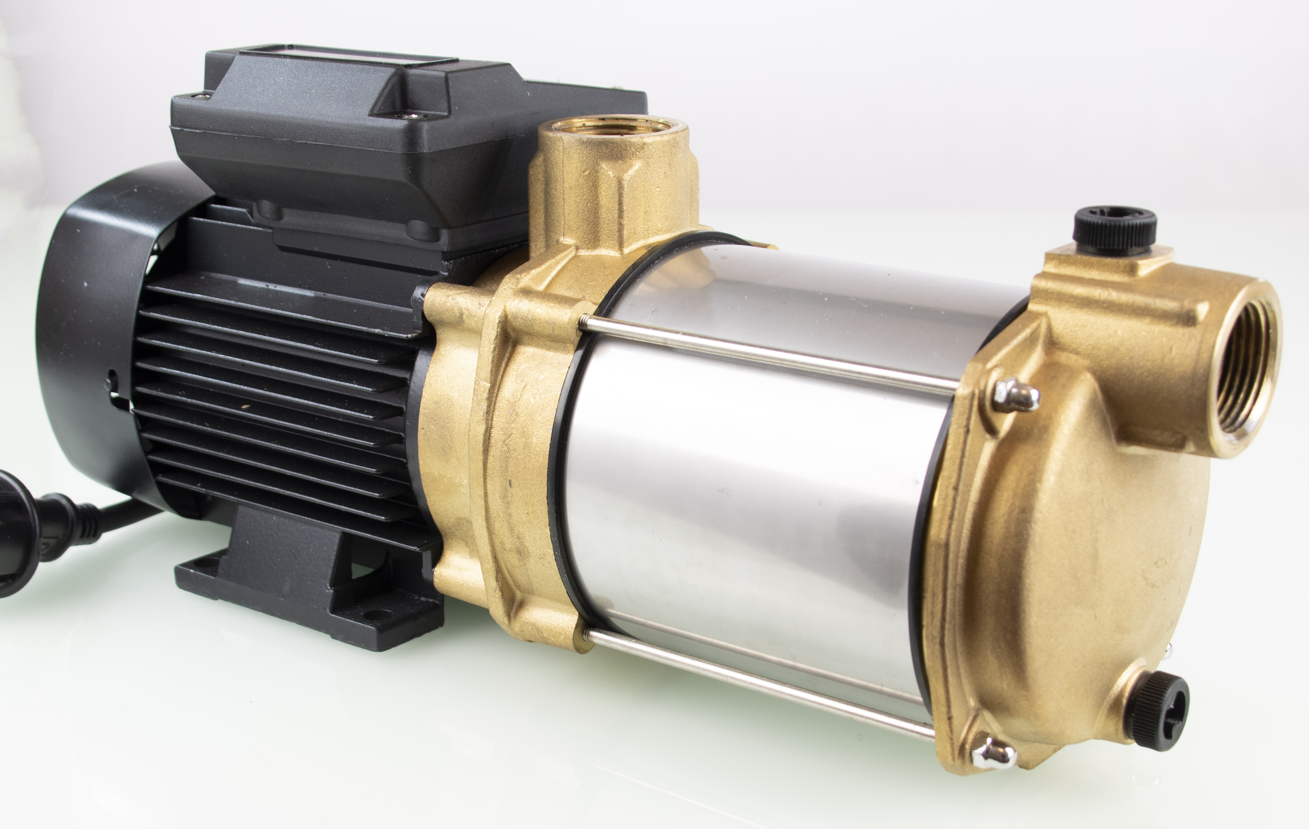 Die Kreiselpumpe Lascar ist eine sehr leise, stromsparende und wartungsfrei arbeitende mehrstufige Kreiselpumpe aus Messing (MB). Ideal zur Regenwassernutzung im Haus und kleinem Garten