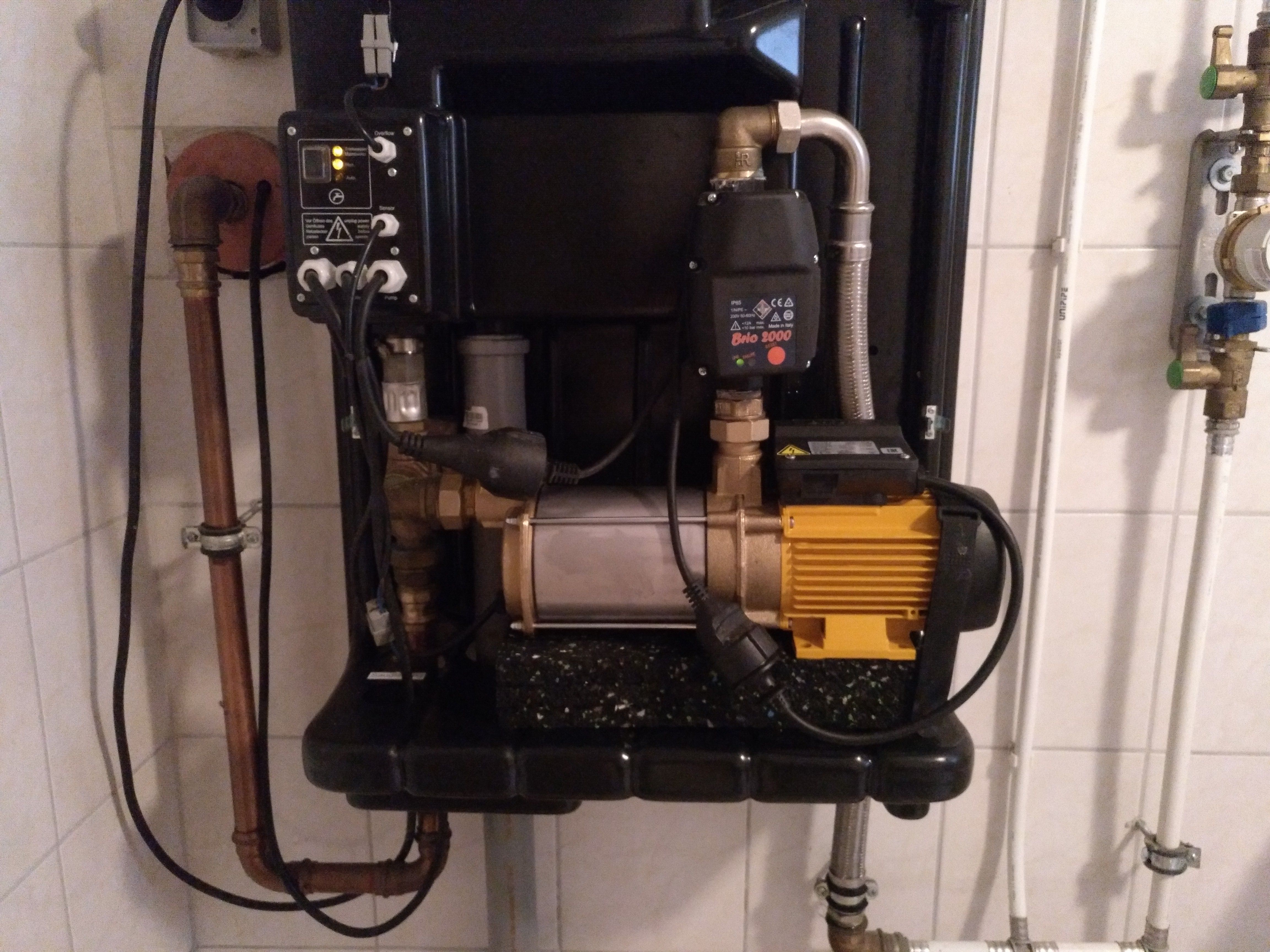 nach dem Umbau Regenmanager Regen S mit Pumpe Aspri 15-4