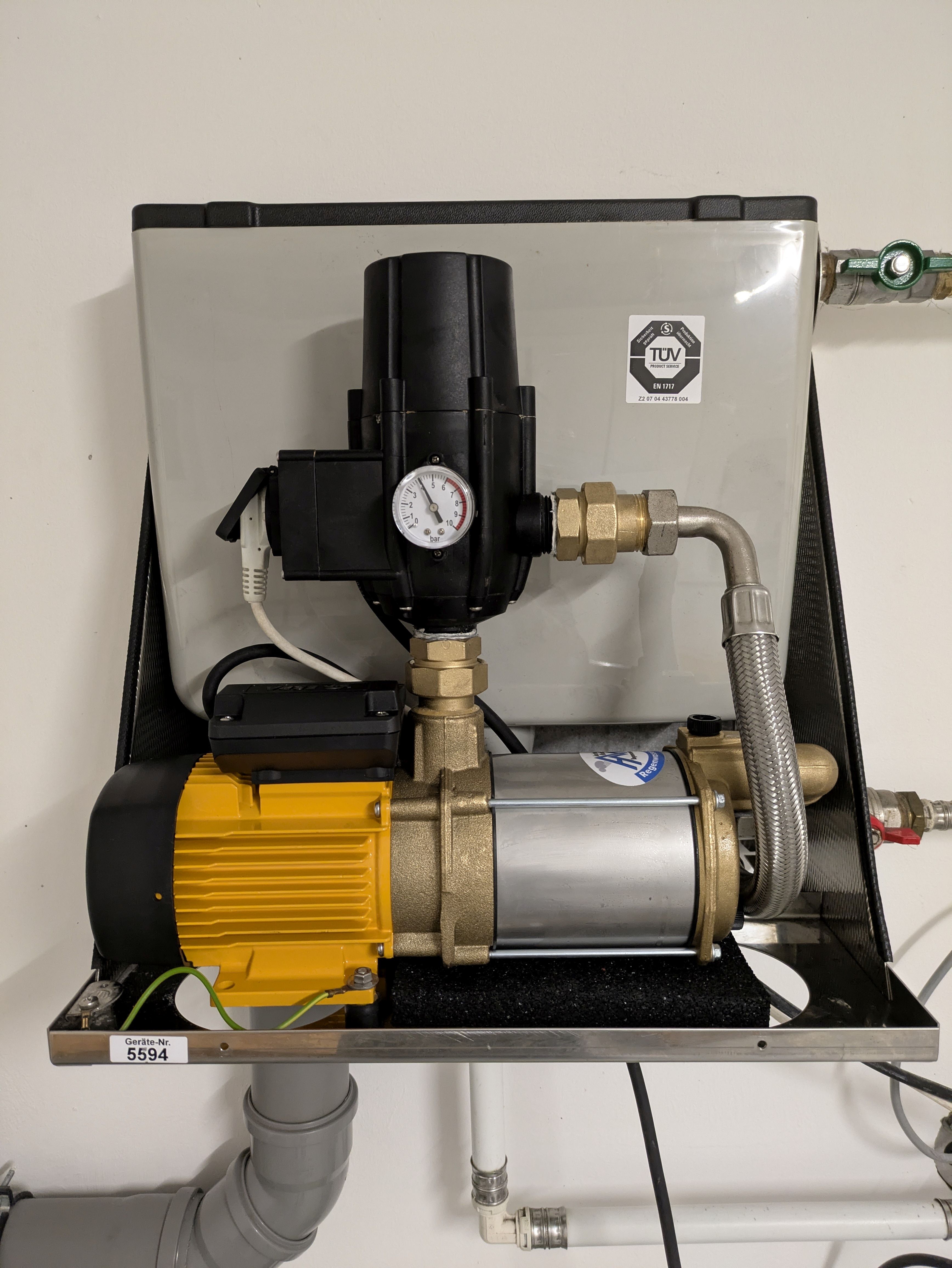 Beispiel nach dem Einbau, Ersatzpumpe Prisma 15-3 mit SA06V zum schnellen Austausch bei Optima 4 und Regenwassermodul WESTFAin