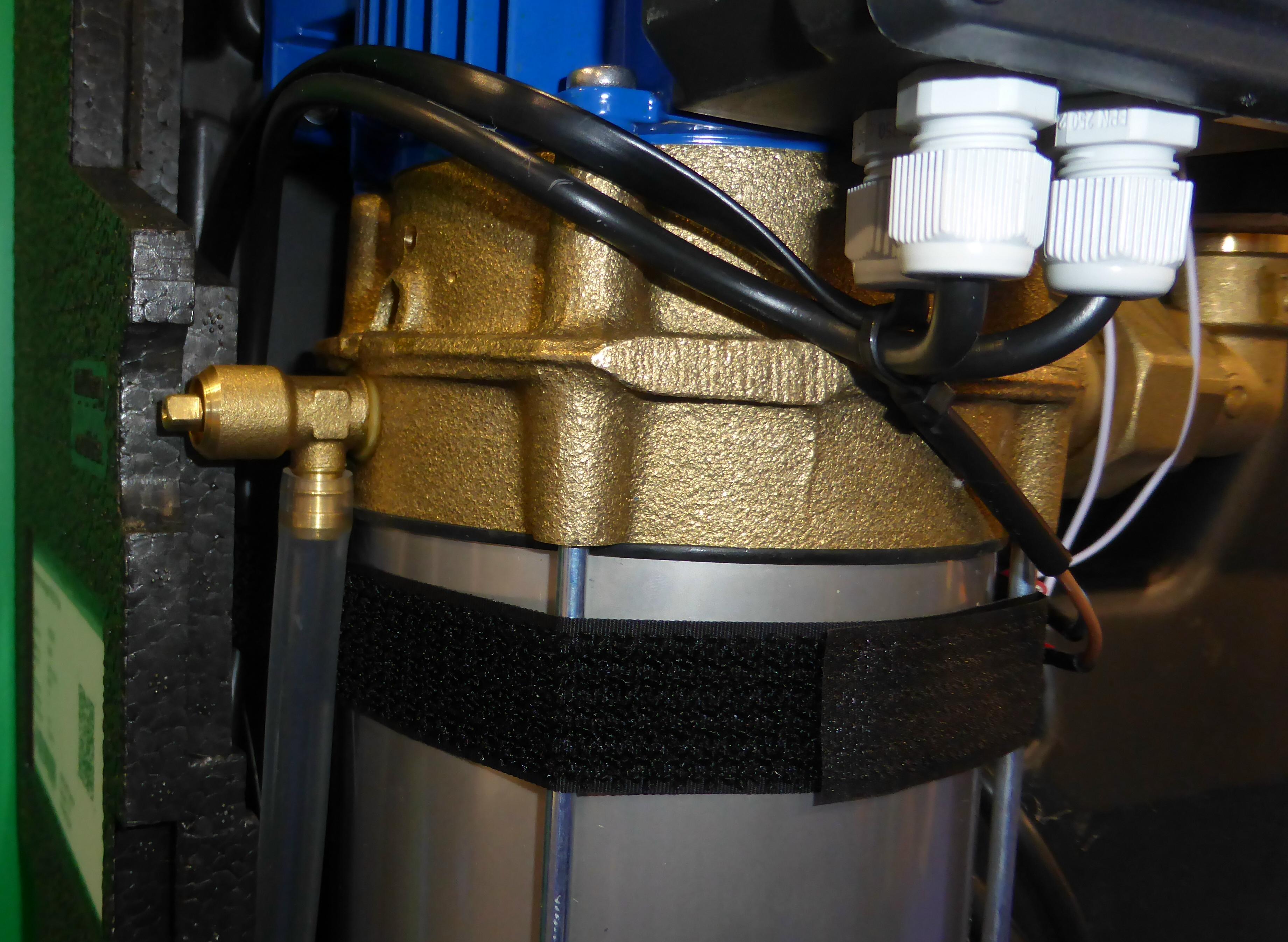 Detail Befestigung Pumpe ASPRI 15-4 für Regenmanager RM3, RMC, RME, ST3 Rainline, Einbaulage