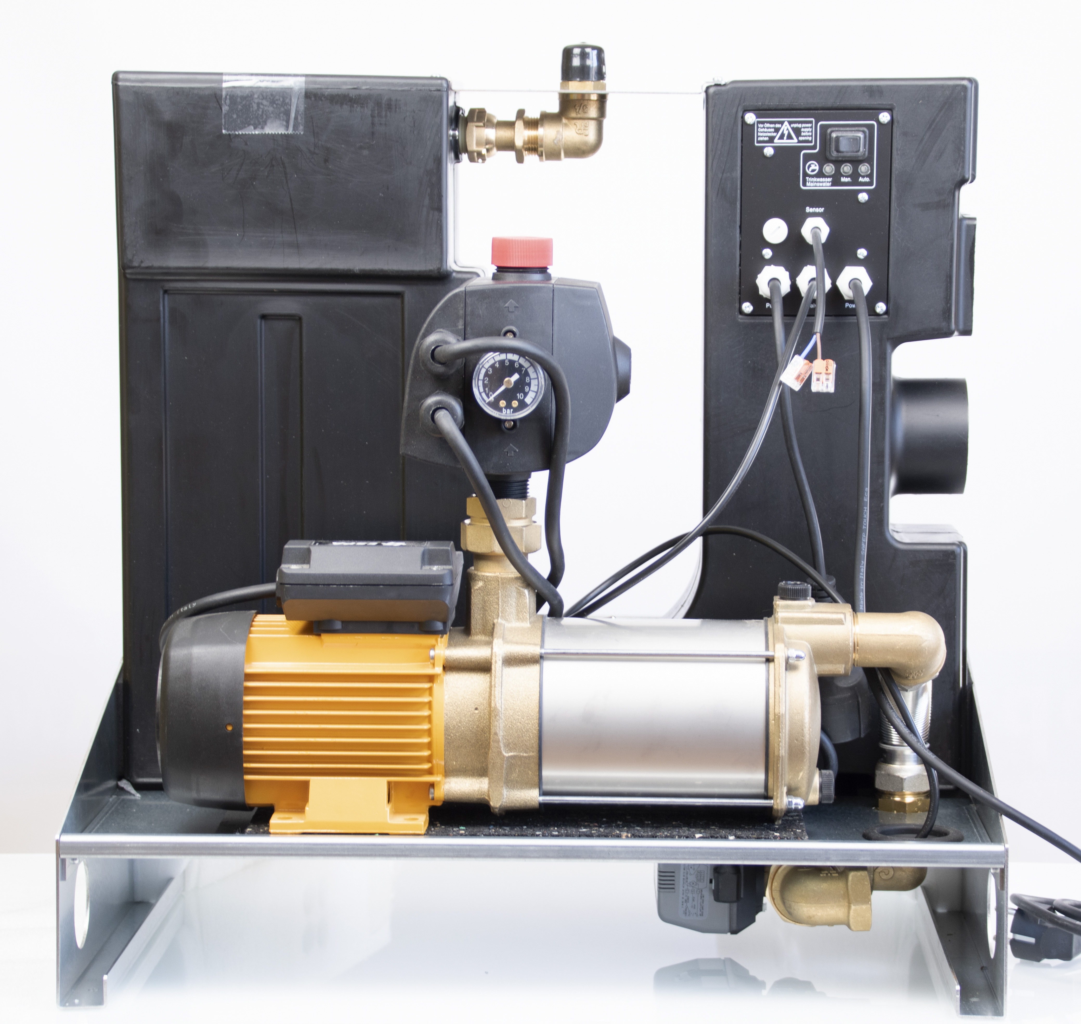 Regenwassermanager AMRES mit Espa Pumpe Aspri 15-4, Druckregler mit Manometer