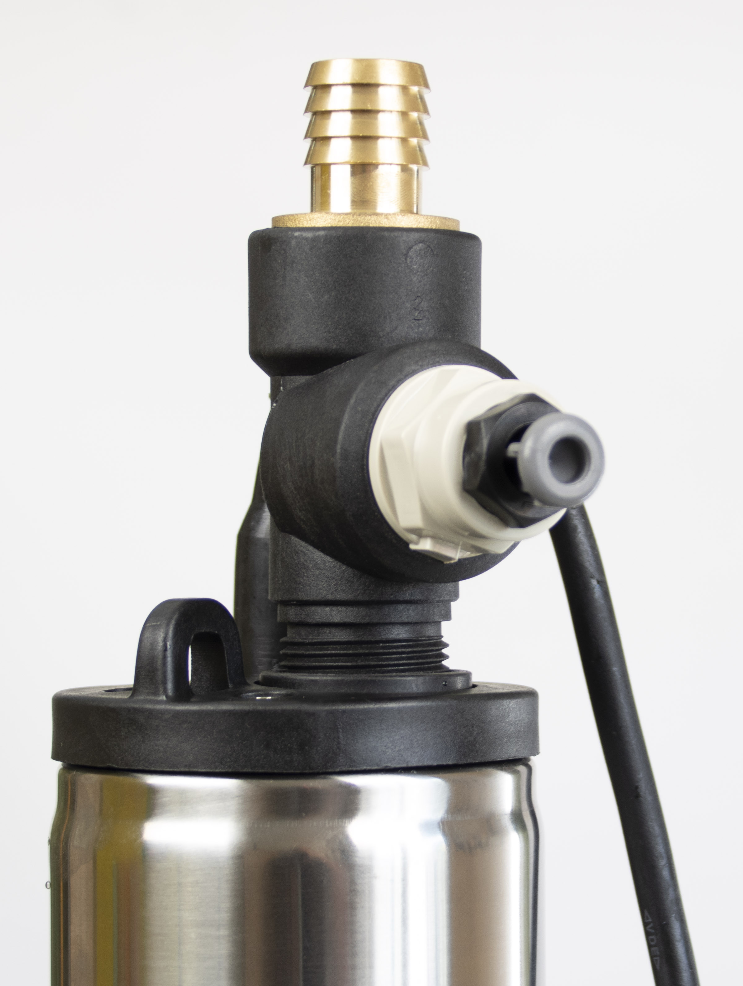 Einbaubeispiel mit Schlauchtülle, Adapter 1" zum Entleeren von Druckleitungen bei Unterwasserpumpen im Winter.