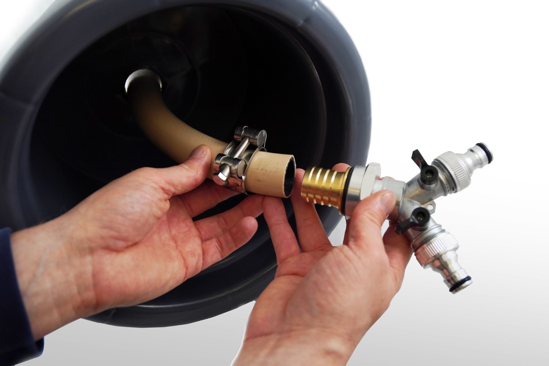 Gartenanlage "AKTION2025" mit 4.200 Liter Flachtank, Dom, Dachrinnengitter, Gartenpumpe und Anschlussbox